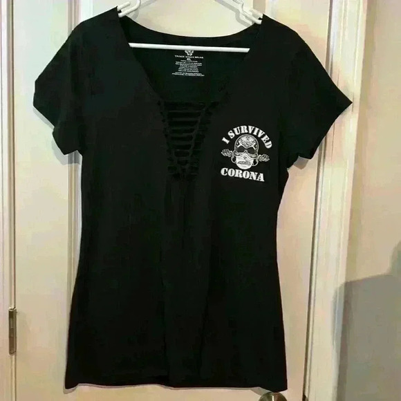 V neck women’s I survived corona tshirt. Runs fitted - Picture 1 of 3